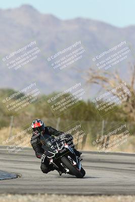 media/Dec-01-2025-Moto Forza (Mon) [[2daa91e15f]]/2-Intermediate Group/Session 3 (Turn 3)/